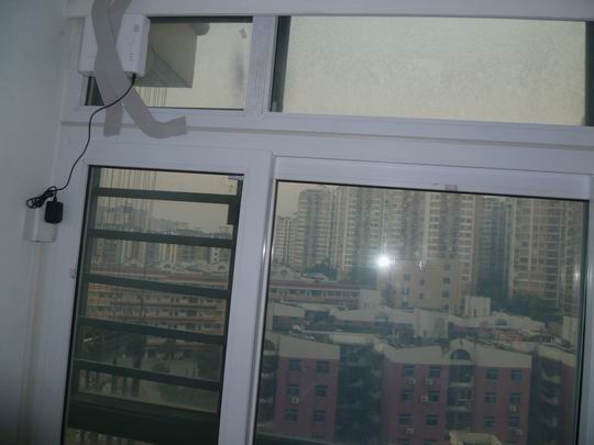 在玻璃上裝一個智能通風(fēng)器