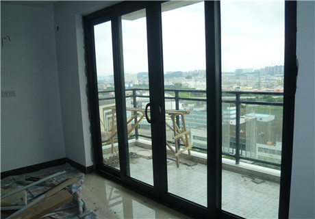 東莞幸福里花園客廳1.jpg “隔音門窗”/